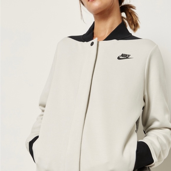 Nike Fleece Bomber Jacket. Excellent condition. Size medium. - Picture 3 of 4